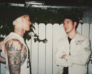 El desnudo de Jesse Rutherford, cantante de The Neighbourhood